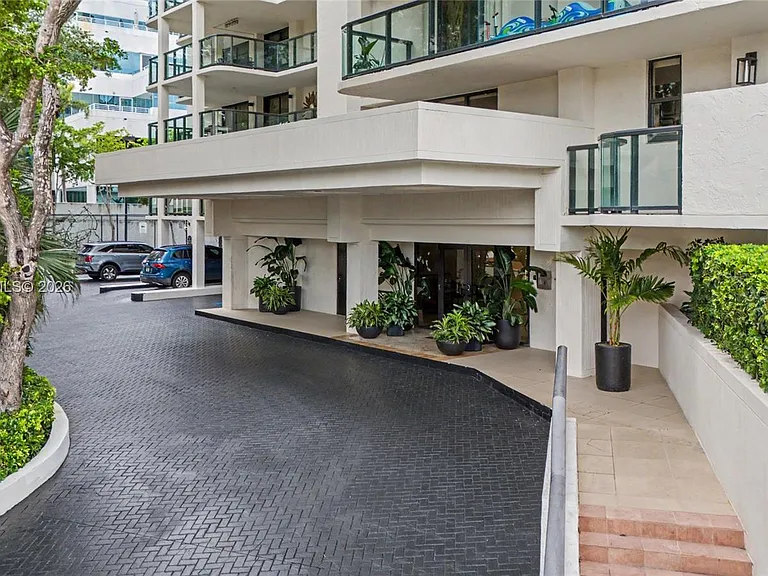2575 S Bayshore Dr #4A — Photo 24