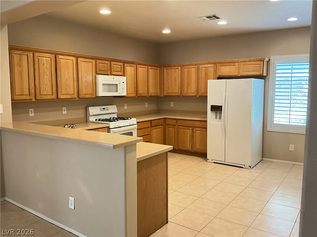 3 bed, 2.0 bath, 1904 sqft, $2,795 — Photo 4