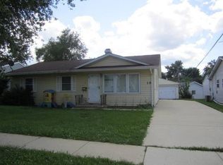 19 Grow Ln, Hanover Park, IL 60107