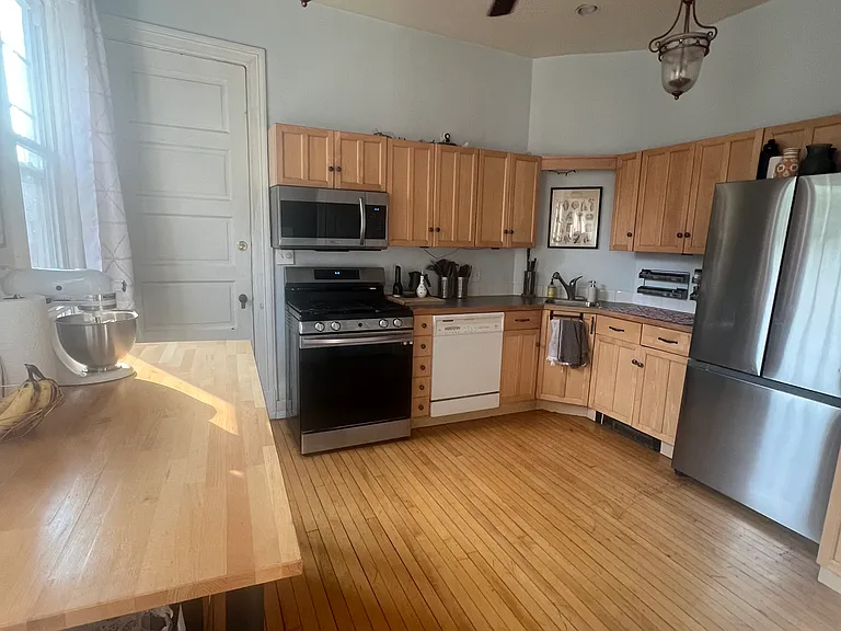 1919 N Oakland Ave #LOWER — Photo 9