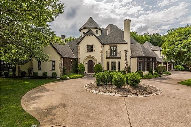 1st image of 301 Oakwood Trl