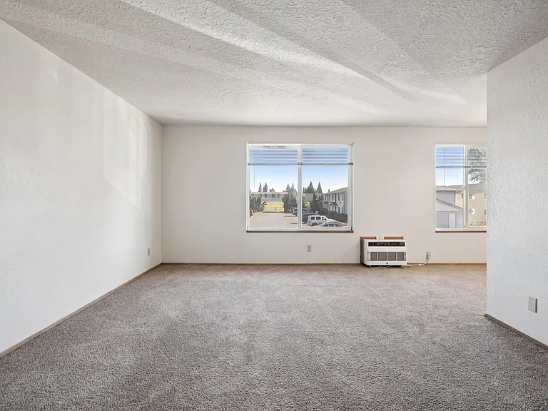 Cedar Court Apartments — Photo 14