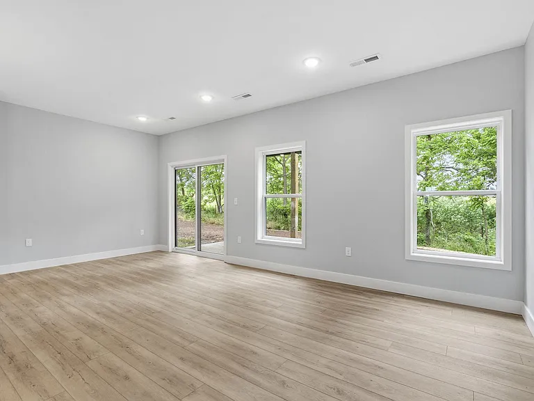 2175 W Parkview Ave — Photo 12