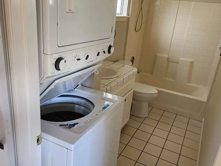 208 Earl Ave #A — Photo 11