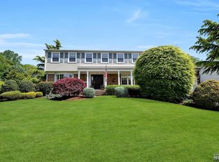 840 Hennigar Pl, Oradell, NJ 07649