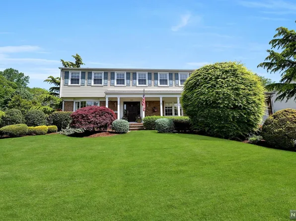 840 Hennigar Pl, Oradell, NJ 07649