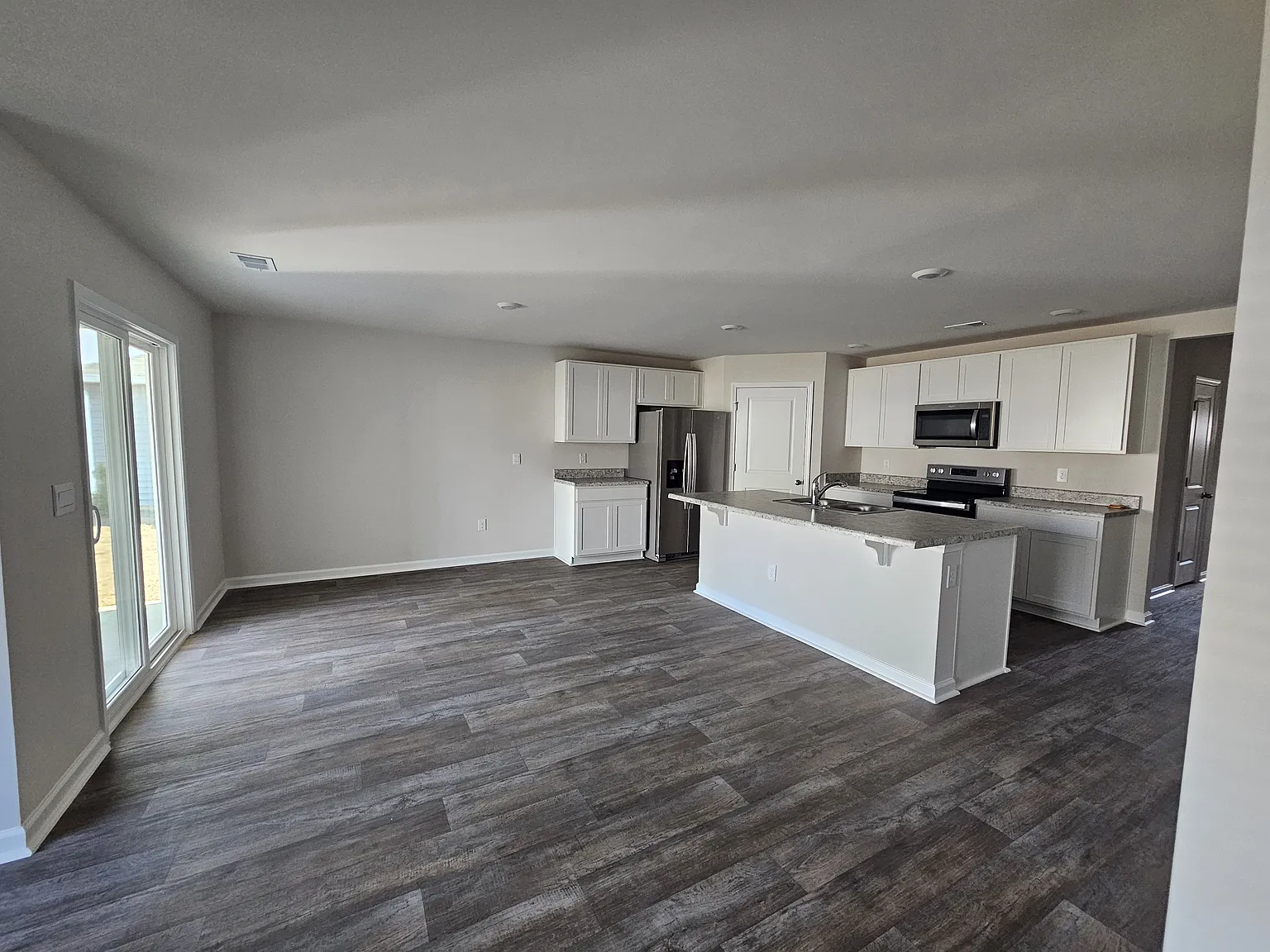 4 bed, $1,985 — Photo 4