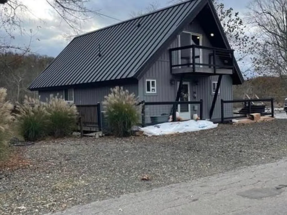 1083 River Rd
