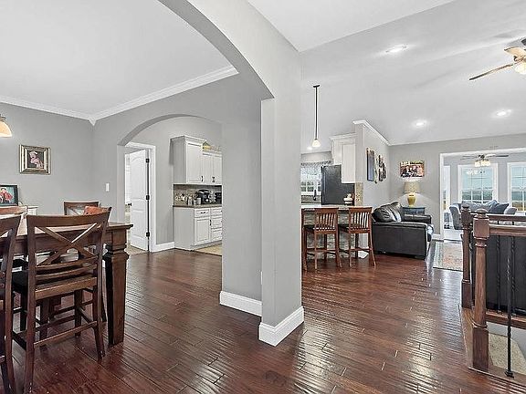 3rd image of 1202 Trevino Dr