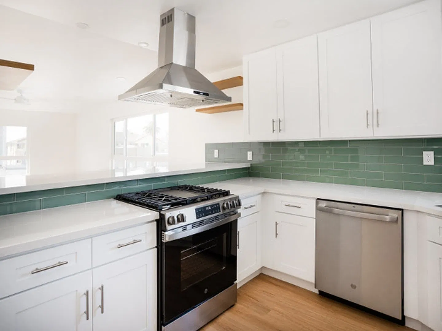 1061 Dawson — Photo 3
