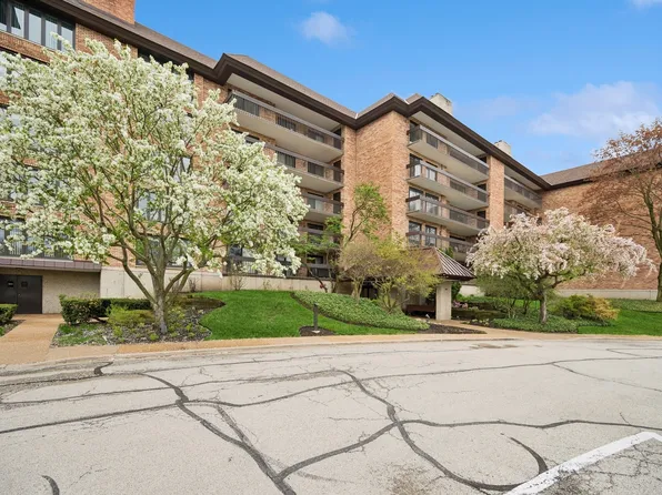 3801 Mission Hills Rd APT 210, Northbrook, IL 60062