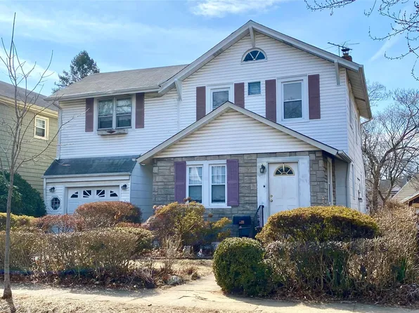 34 Daisy Avenue, Floral Park, NY 11001