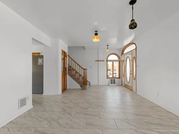 2452 East 74th Street image 3 of 27