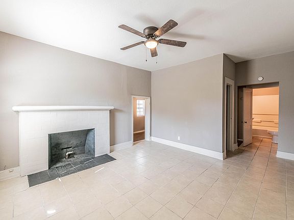 2nd image of 818 Ogden St #2