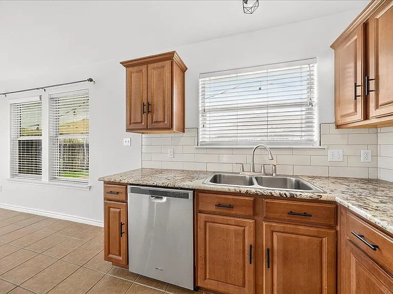 3810 Los Arroyos — Photo 12