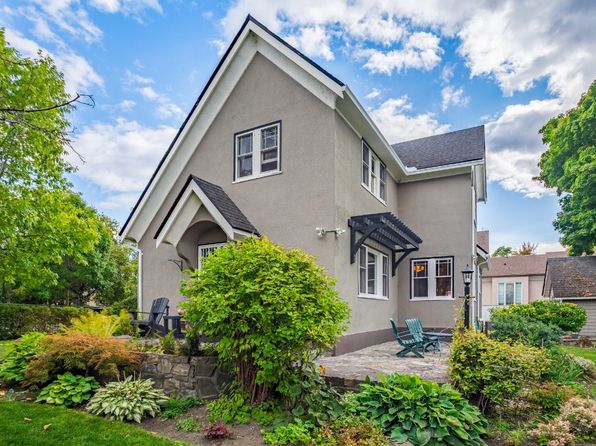 1812 Marshall St, Kelowna, BC V1Y 2B7