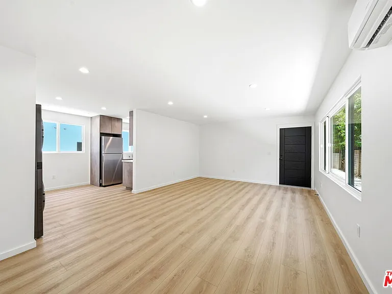 333 6th Ave #B — Photo 2
