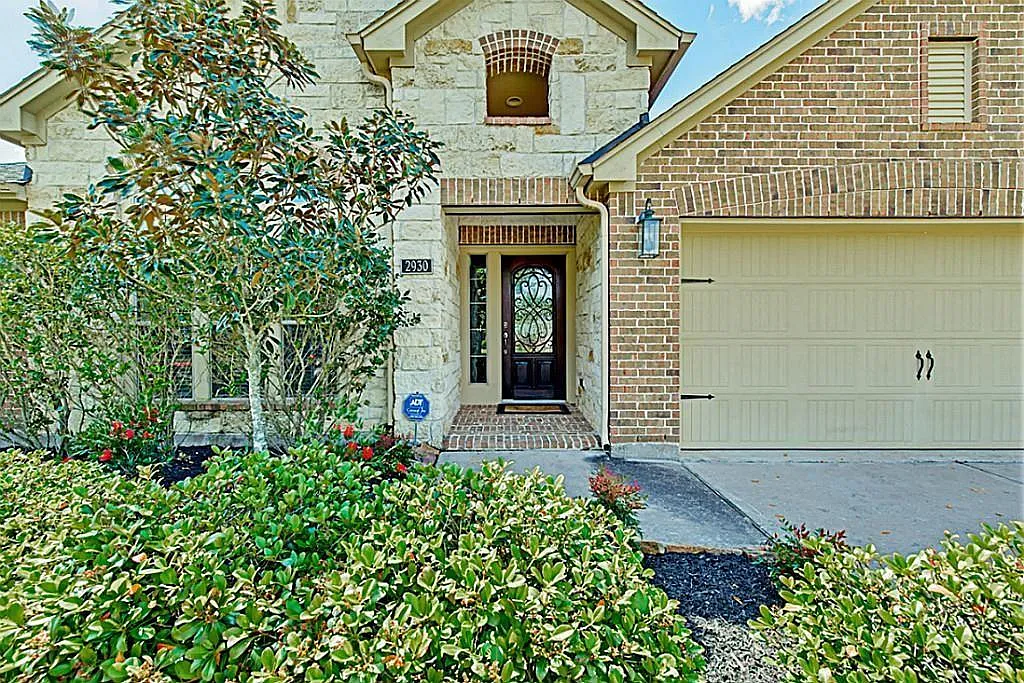 4 bed, 3.0 bath, 2968 sqft, $3,100 — Photo 2