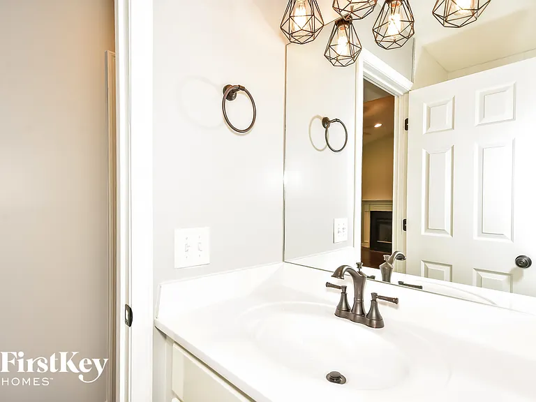 418 Silver Springs Ln — Photo 11