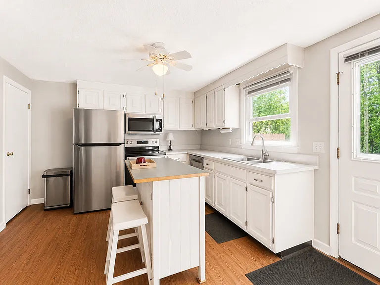 30 Villa Rd — Photo 2