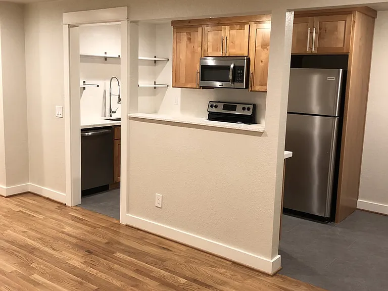 Juneau Apartments — Photo 14