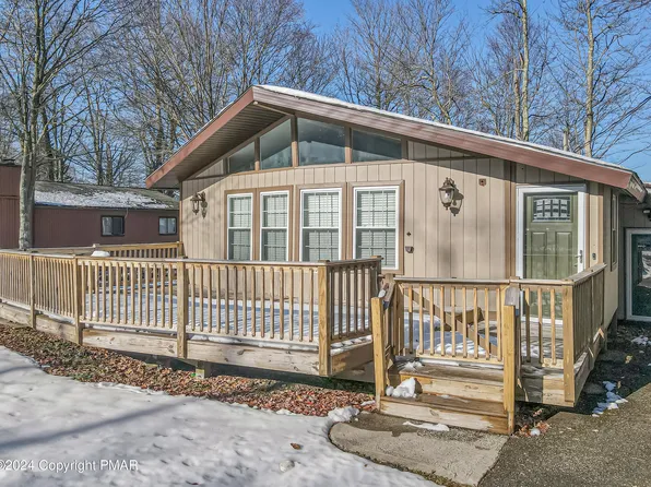 1739 Rolling Hills Dr, Tobyhanna, PA 18466