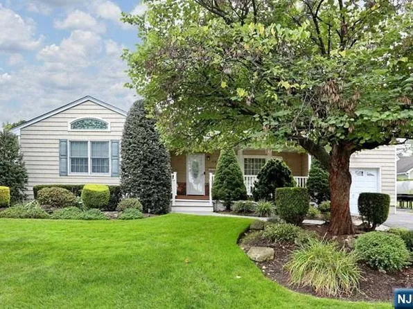 25 Garden St, Dumont, NJ 07628