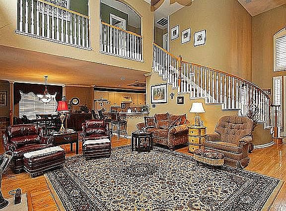 4th image of 1448 Parkwood Dr