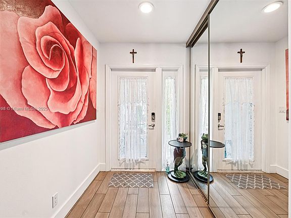 3rd image of 4314 Acacia Cir