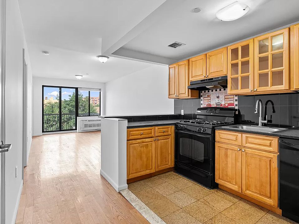 1st image of 172-16 Jamaica Ave #402