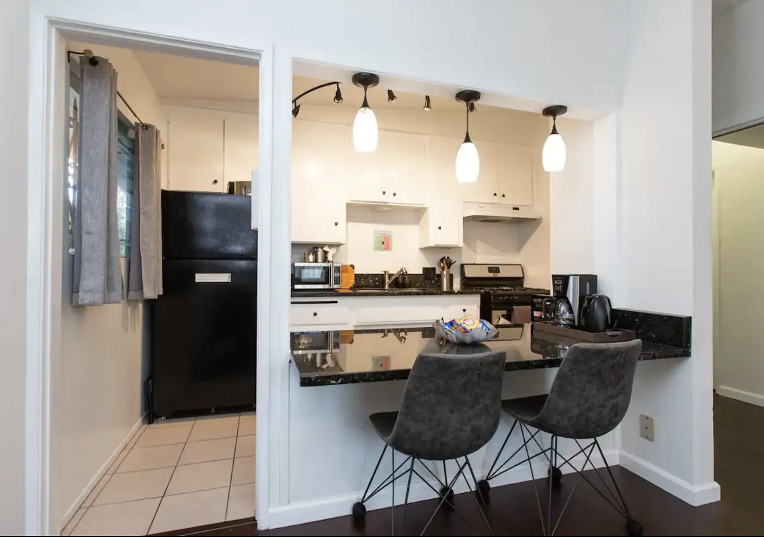 Naughty & Nice WeHo 1bd/1ba — Photo 4