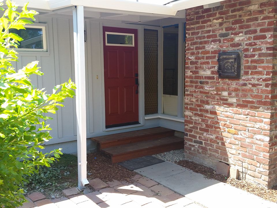 2nd image of 182 Baxter Ave