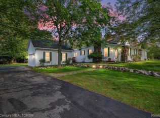5619 Swan St, West Bloomfield, MI