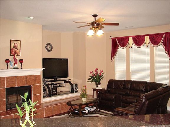 3rd image of 1318 Greenhaven Dr