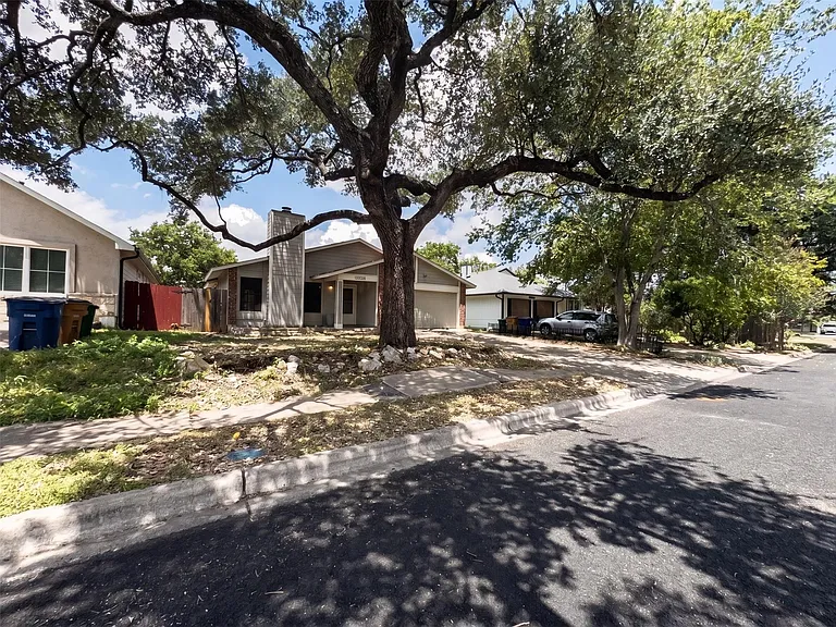 13004 Campos Dr — Photo 3