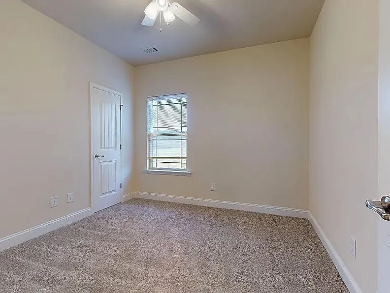 323 Huntwood Dr — Photo 19