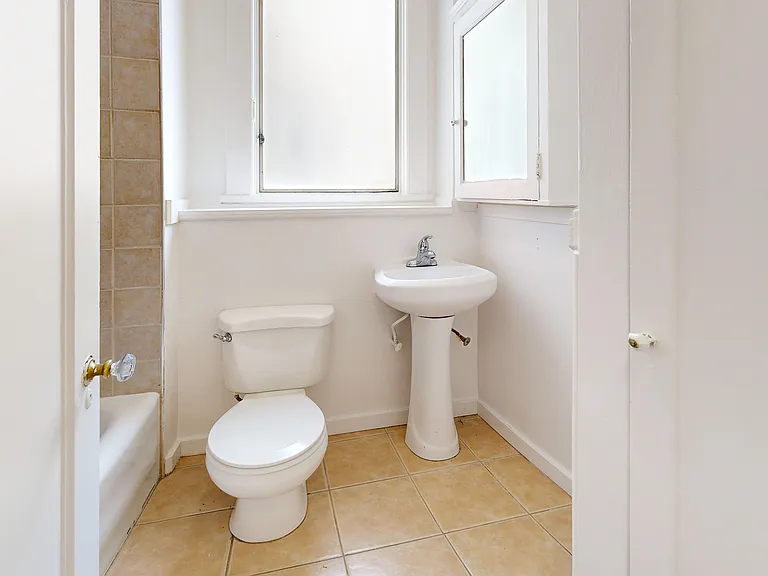 626 Powell St #501 — Photo 7