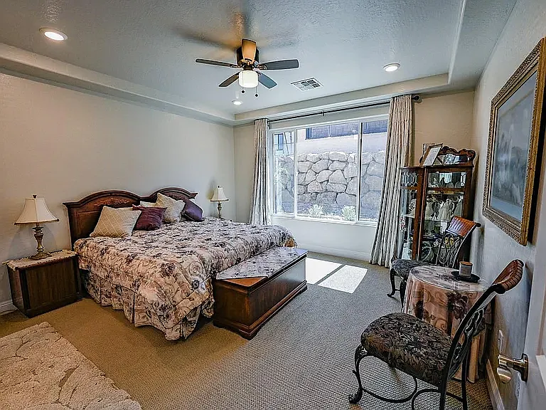 3 bed, 2150 sqft, $4,500 — Photo 4