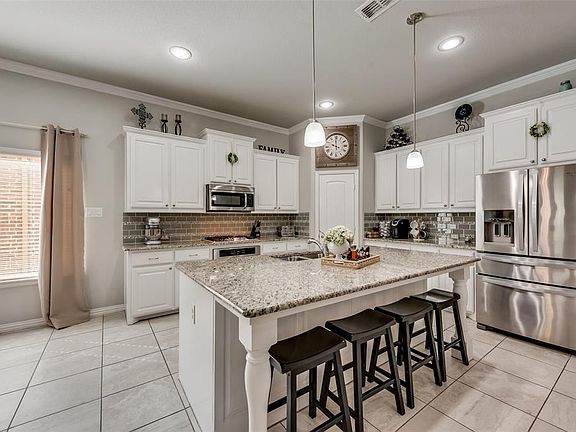 4th image of 5104 Dominica Ln