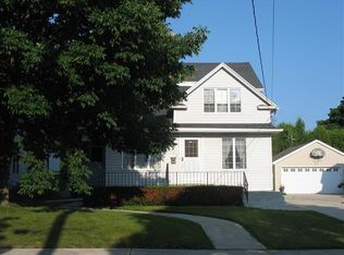 928 N 10th St, Manitowoc, WI 54220