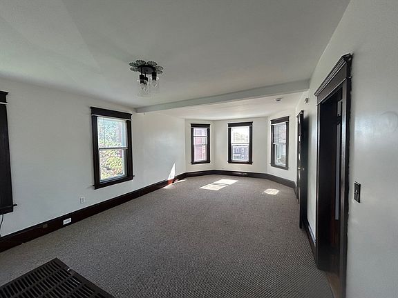 2nd image of 31 Chrome St APT 3