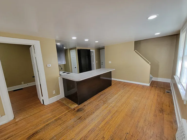 4876 Maple St — Photo 2