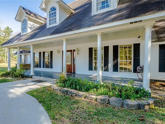 Beautiful home with tiled front porch