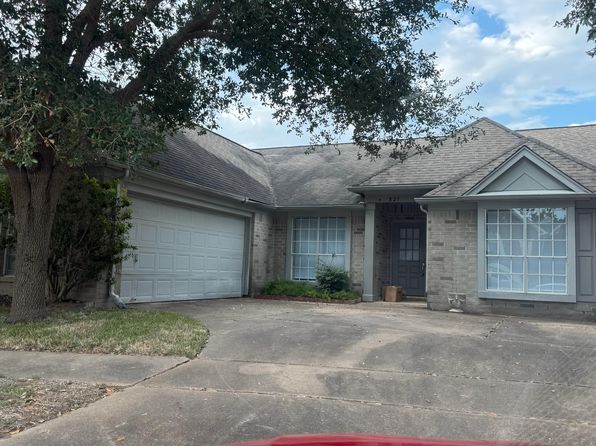 827 Coral Tree Pl