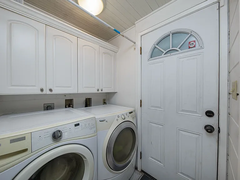 303 E Arcade St — Photo 12