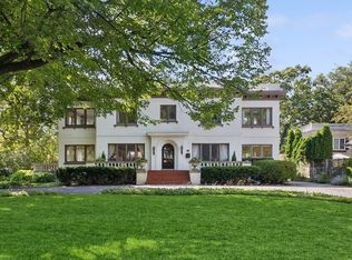 2800 Sheridan Pl, Evanston, IL 60201