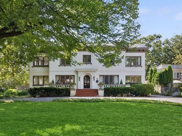 2800 Sheridan Pl, Evanston, IL 60201