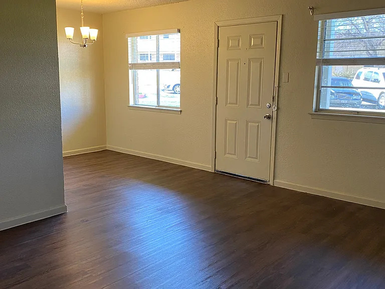 New Riviera Apartments — Photo 21