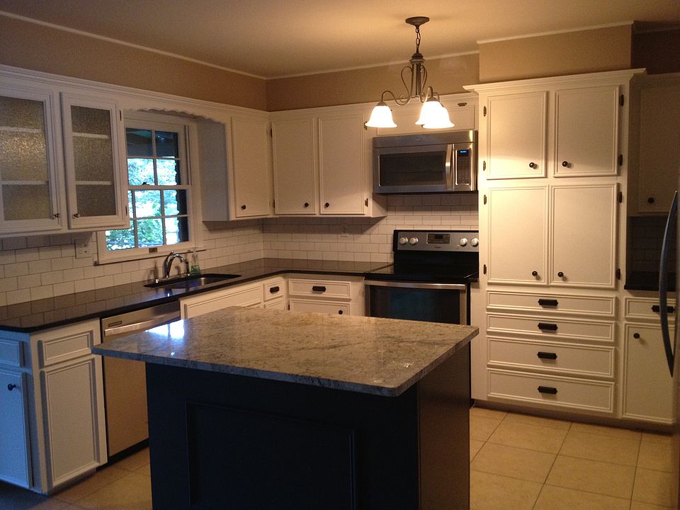 2nd image of 1908 Colebrook Dr