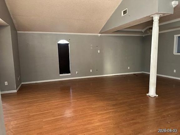 3rd image of 9304 Pine Vlg